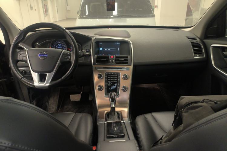 Used Volvo XC60 2015 T5 Smart Upgrade Model Center Console