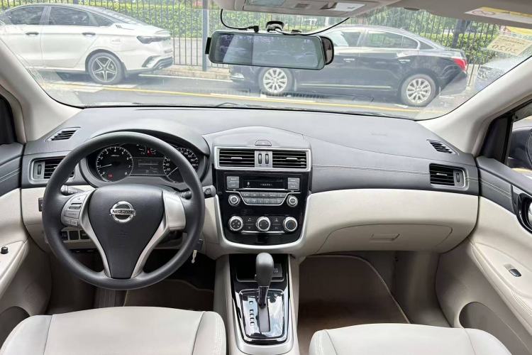 Used Nissan Tiida 2016 1.6L CVT Cool Dynamic Edition