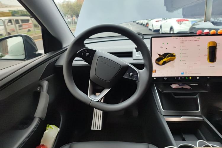 Used Tesla Model Y 2025 Long-Range All-Wheel-Drive Version
