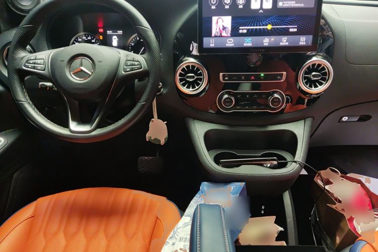 Used Mercedes-Benz Vito 2023 2.0T Business Version 7 Seats Center Console