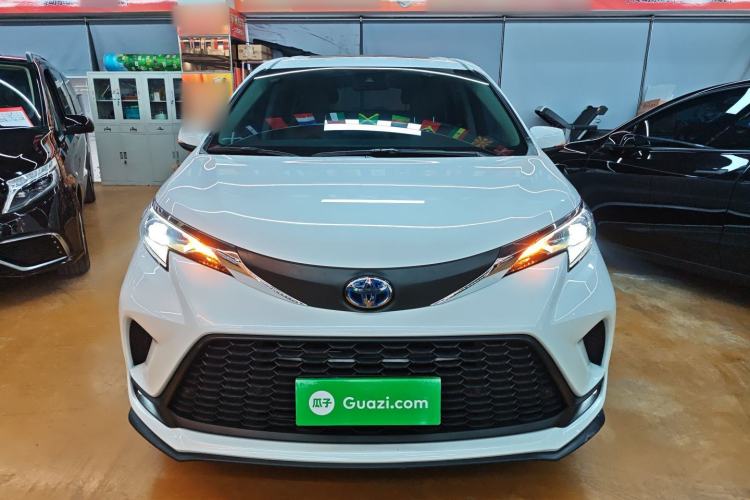 Used Toyota Granvia 2023 2.5L Hybrid Comfort Edition
