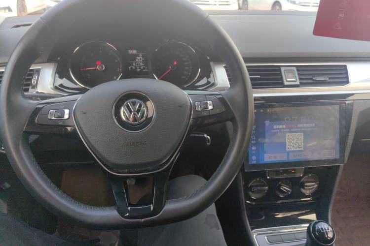 Used Volkswagen Bora 2018 1.5L Manual Comfort Model Center Console