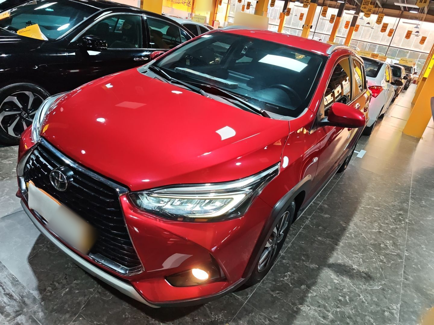 Под передней частью автомобиля