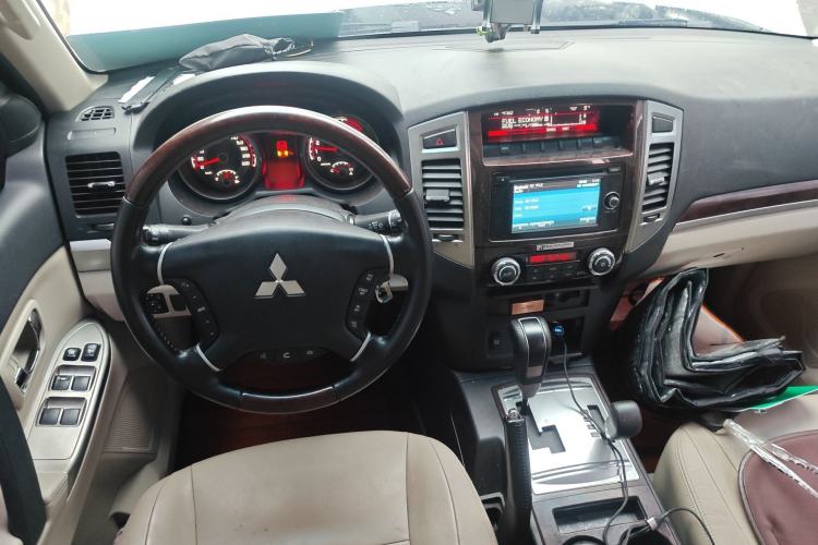 Used Mitsubishi Pajero  Steering Wheel