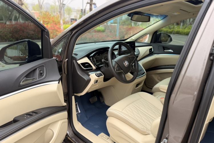 Used Buick GL8 2023 Facelifted Land Cruiser Executive Luxury Version