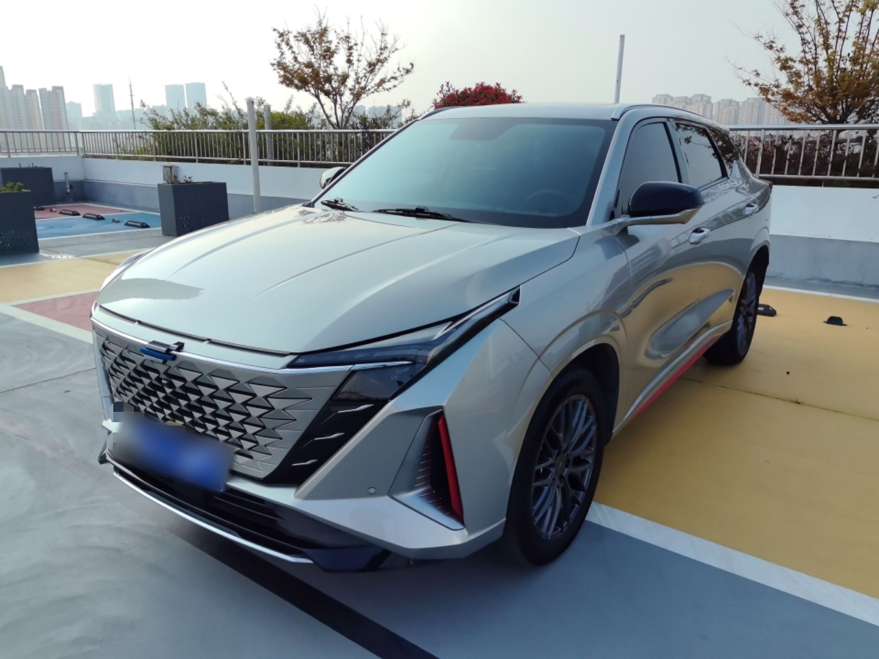 Под передней частью автомобиля