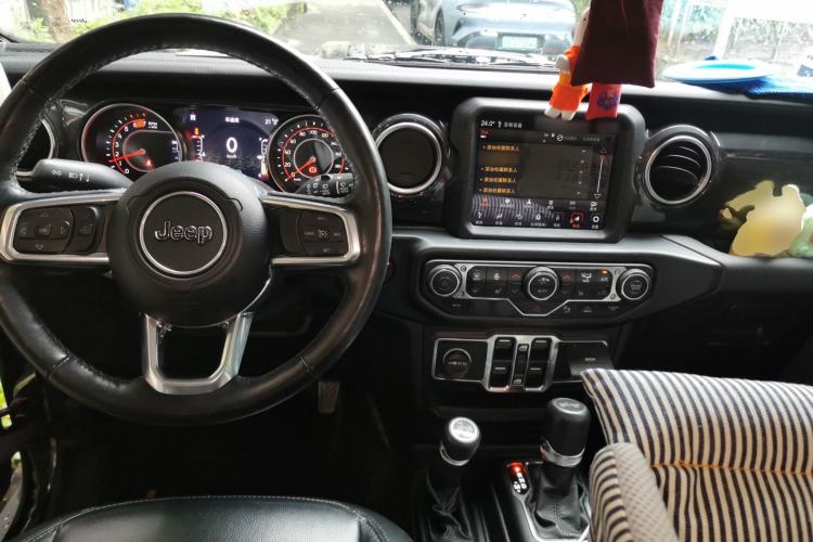 Used Jeep Wrangler 2021 2.0T Sahara Four-Door Edition Center Console