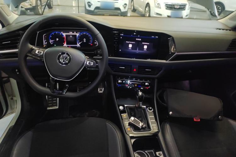 Used Volkswagen Sagitar 2021 280TSI DSG Luxury Smart Connectivity Edition Center Console