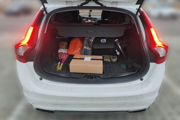 Used Volvo V60 2015 T5 Zhiyi Edition
