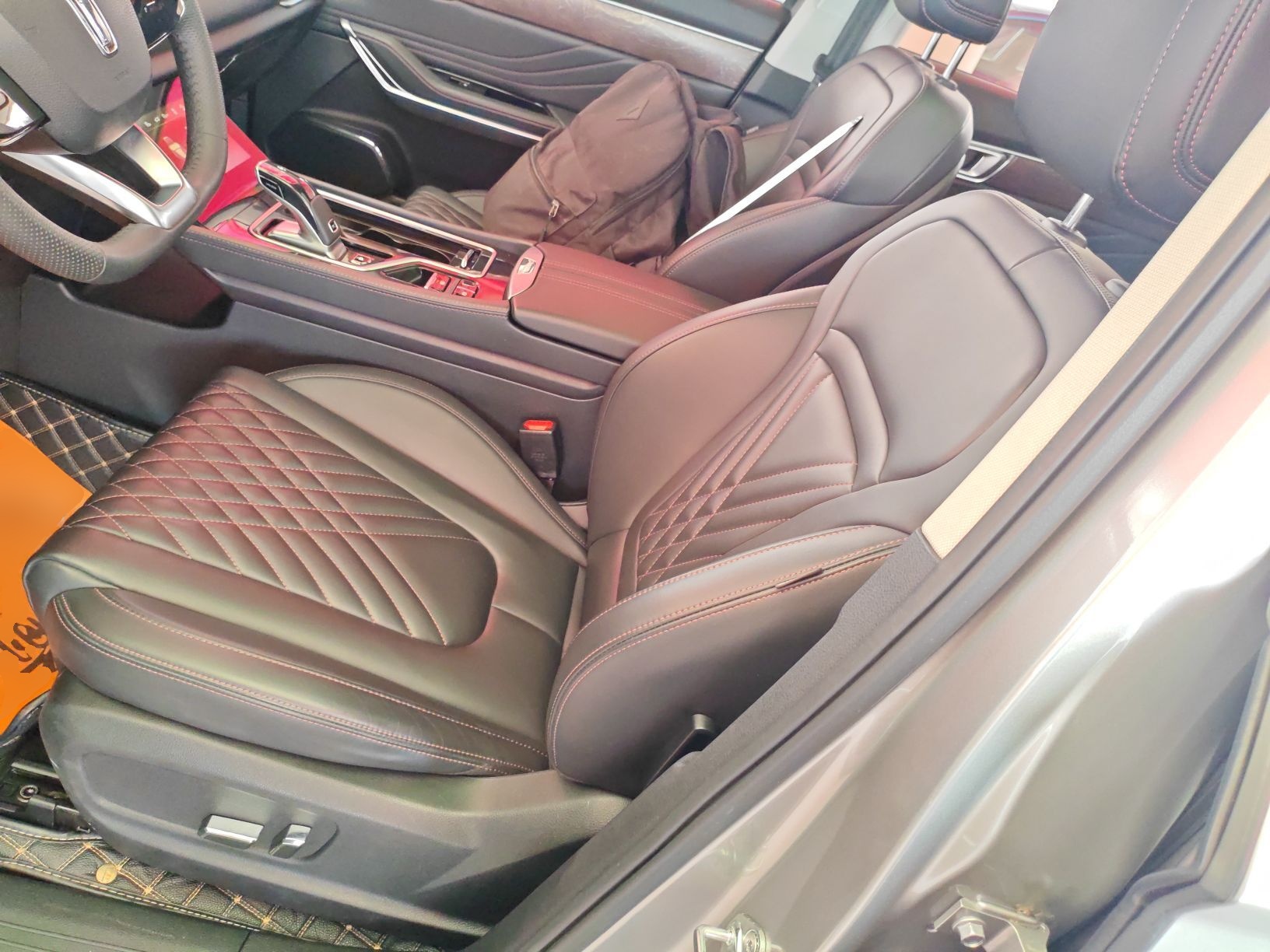 Переднее сиденье в автомобиле