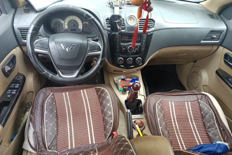 Used Wuling Hongguang 2014 1.2L S Comfort Model China IV