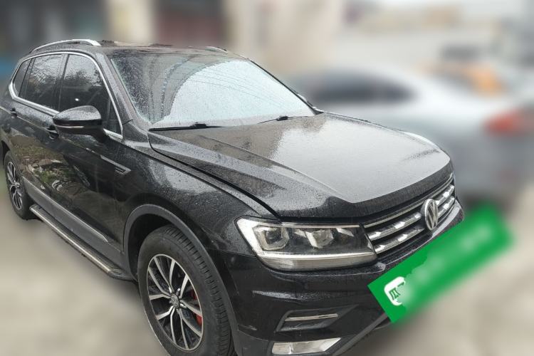 Used Volkswagen Tiguan L 2018 330TSI Automatic Two-Wheel Drive Luxury Edition Front Right 45 Deg