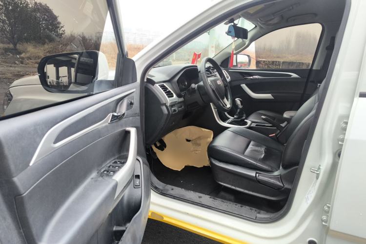 Used SAIC MAXUS T60 2022 5th Anniversary Edition 2.0T Diesel Manual Two-Wheel Drive High Ground Clearance Comfortable Version with Extended Cabin
