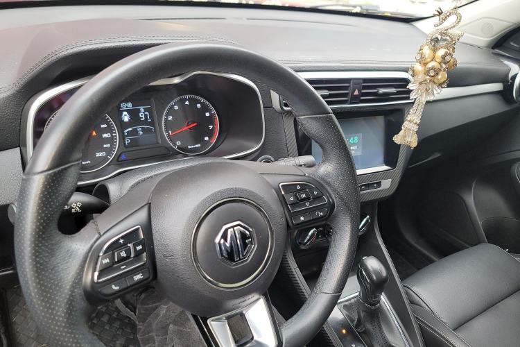 Used MG ZS 2017 1.5L Automatic Luxury Edition Center Console