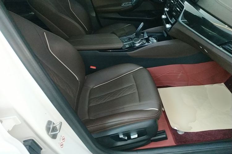 Used BMW 5 Series 2021 Facelifted 525Li M Sport Package Right Front Seat