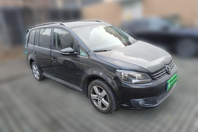 Used Volkswagen Touran 2013 1.4T Manual Comfort Edition 5-Seater Front Right 45 Deg