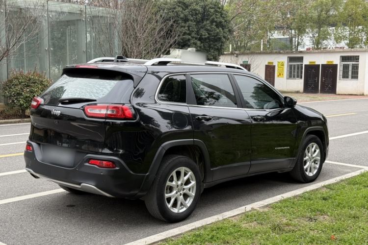 Used Jeep Cherokee 2017 2.0L Superior Edition