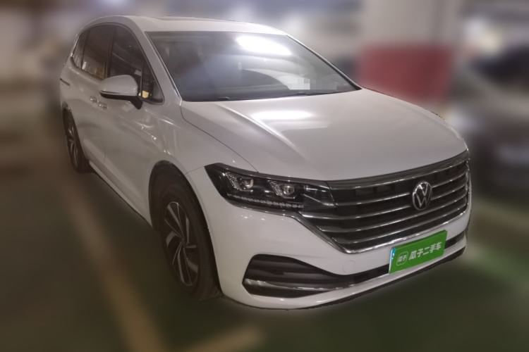 Used Volkswagen Viloran 2024 330TSI Luxury Edition Front Right 45 Deg