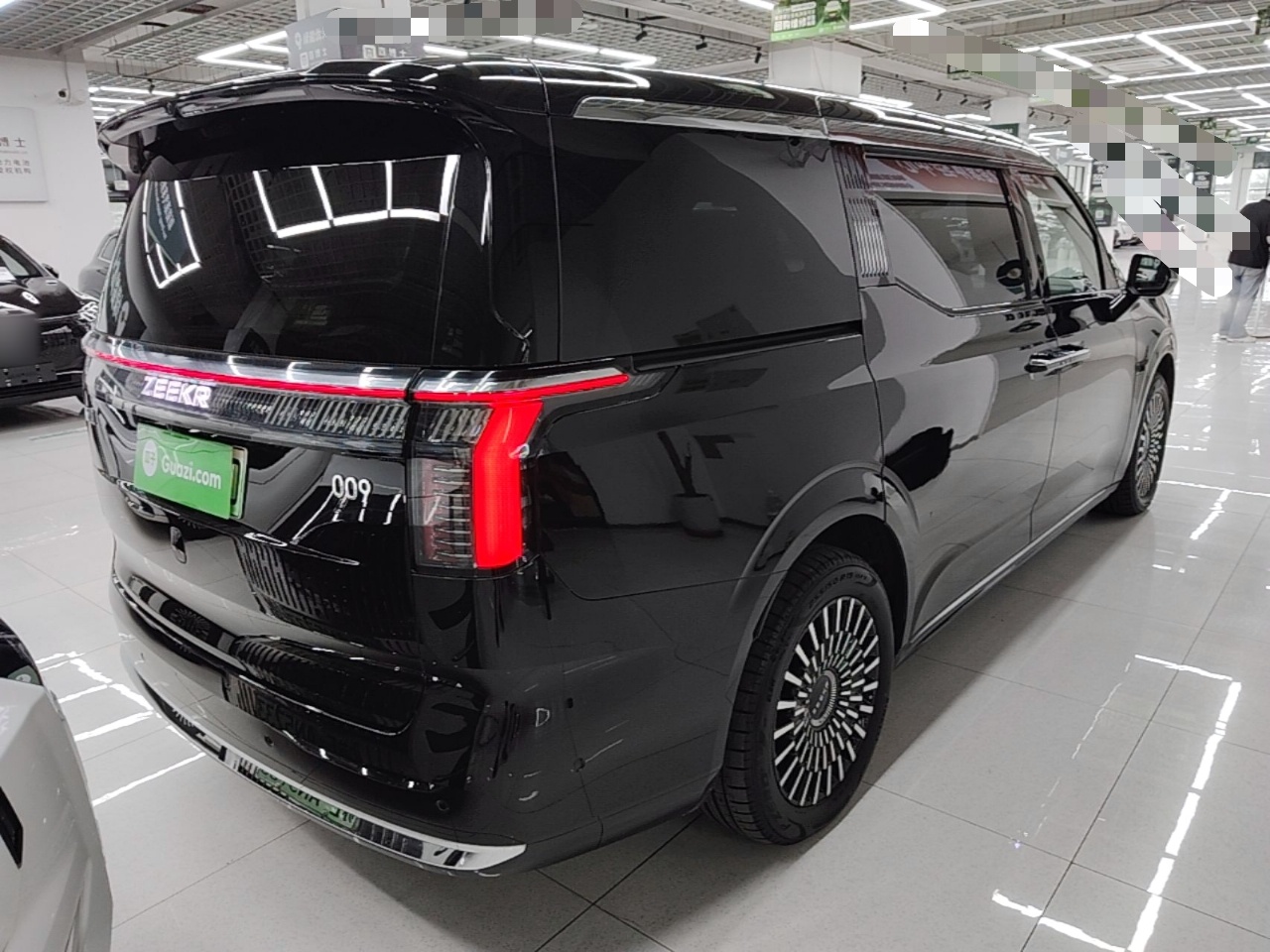 Zeekr 009 2024 Six-Seat Executive Version 4WD 108 kWh — снимка 6