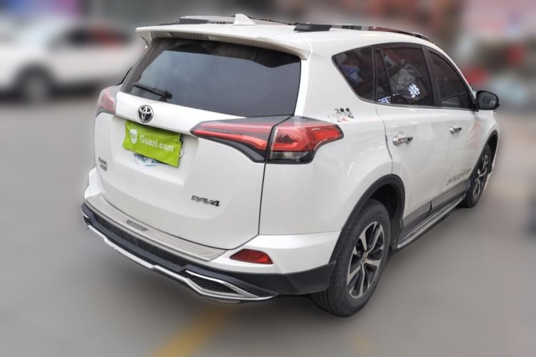 Used Toyota RAV4 2016 2.0L CVT Two-Wheel Drive Fashion Edition China V Standard Rear Right 45 Deg