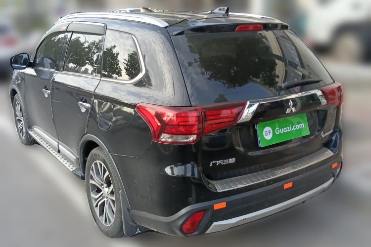 Used Mitsubishi Outlander 2018 2.4L 4x4 Luxury Edition 7-Seater
