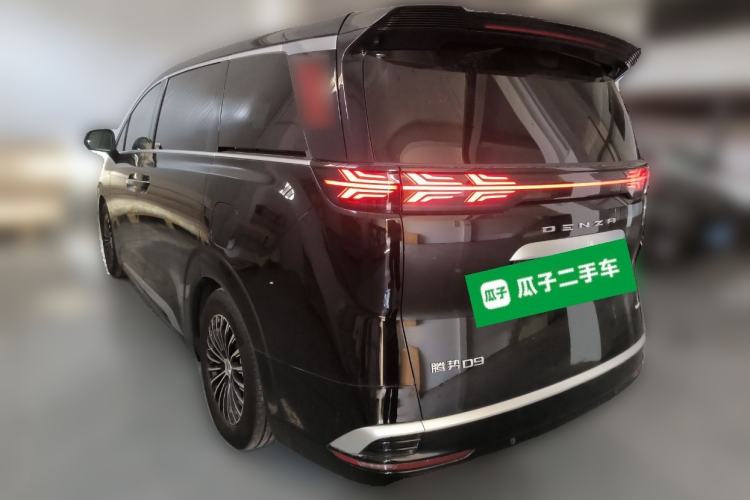 Used Denza D9 2022 DM-i 1040 Prestige Model