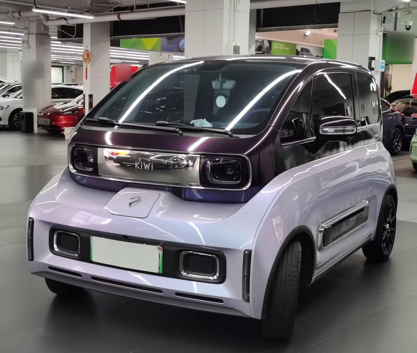 Под передней частью автомобиля