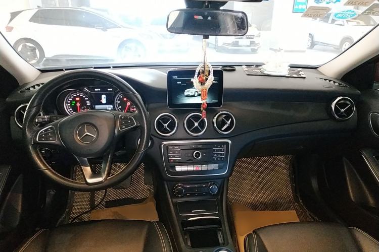 Used Mercedes-Benz GLA 2017 GLA 200 Sport Edition Center Console
