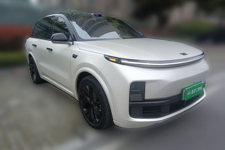 Used Li Auto L8 2023 Max model Front Right 45 Deg