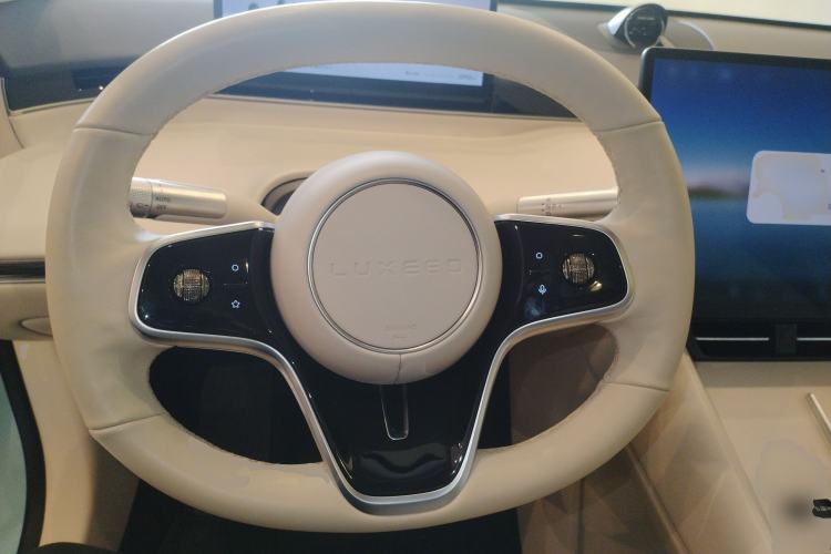 Used Hima Luxeed R7 2025 Range-Extended Version 251 km Max
