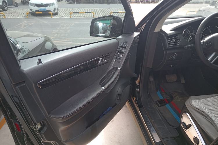 Used Mercedes-Benz R-Class 2017 R 320 4MATIC Business Edition Prestige Model
