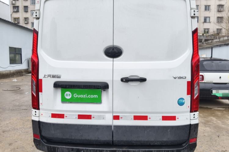 Used SAIC MAXUS Xintu V90 2022 2.0T Manual VAN Rear-Drive Extended Wheelbase High Roof with Dual Rear Tires 3-Seater
