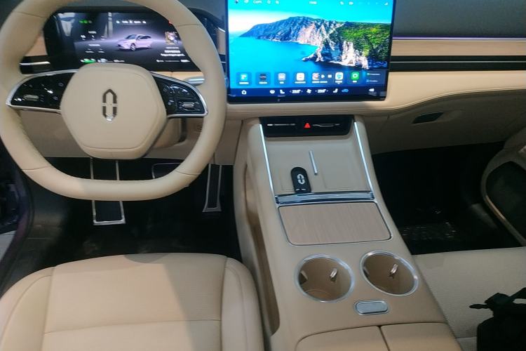 Used Hima AITO M5 2025 Extended-Range Ultra All-Wheel-Drive Version Center Console