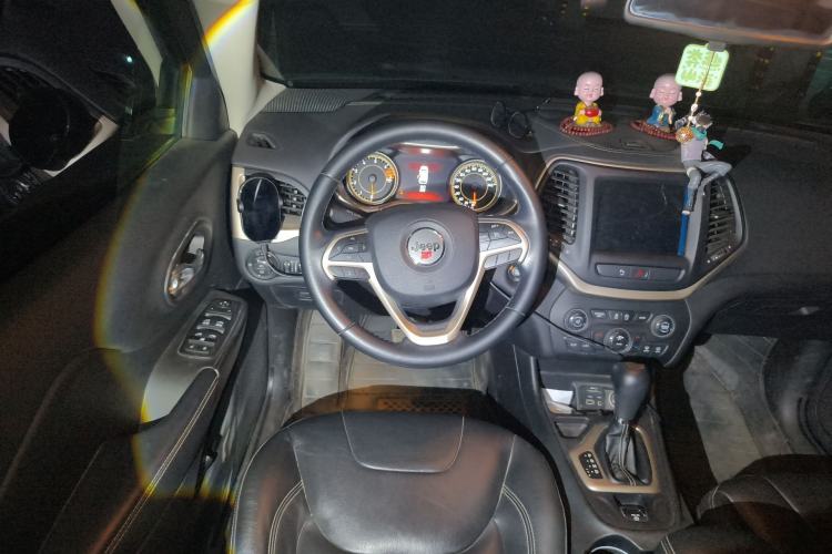 Used Jeep Cherokee 2017 2.0L Superior Edition Steering Wheel