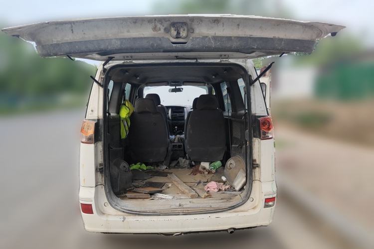 Used Dongfeng Shuaike 2011 1.6L Manual Comfort 7-Seater Trunk