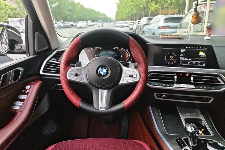 Used BMW X5 2022 xDrive 30Li Luxury M Sport Package
