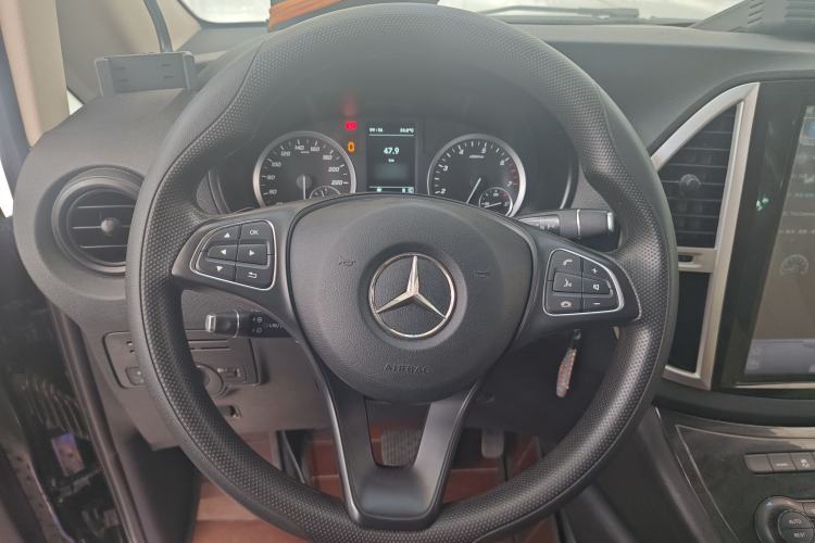 Used Mercedes-Benz Vito 2018 2.0T Elite Version 7 Seats China VI Emission Standard
