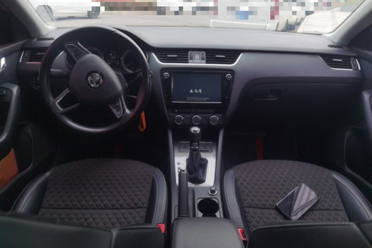 Used Skoda Octavia 2018 Station Wagon TSI280 DSG Luxury Edition Center Console