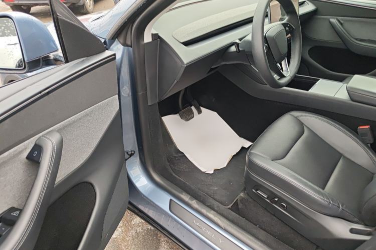 Used Tesla Model Y 2025 Rear-Wheel-Drive Version