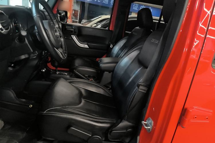 Used Jeep Wrangler 2017 3.0L Sahara Four-Door Comfort Edition Left Front Seat