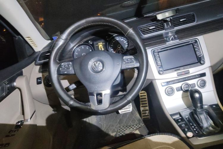 Used Volkswagen Magotan 2012 Facelift 2.0 TSI Prestige Model
