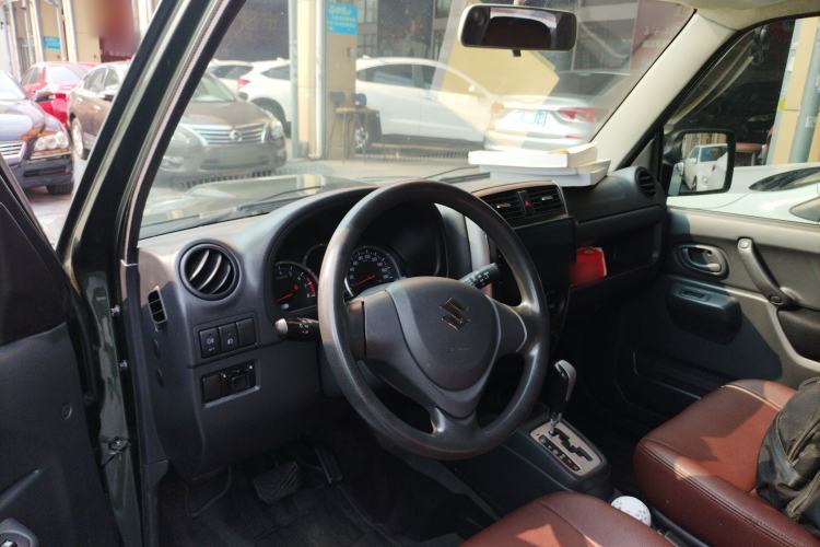 Used Suzuki Jimny 2015 1.3 AT JLX Center Console