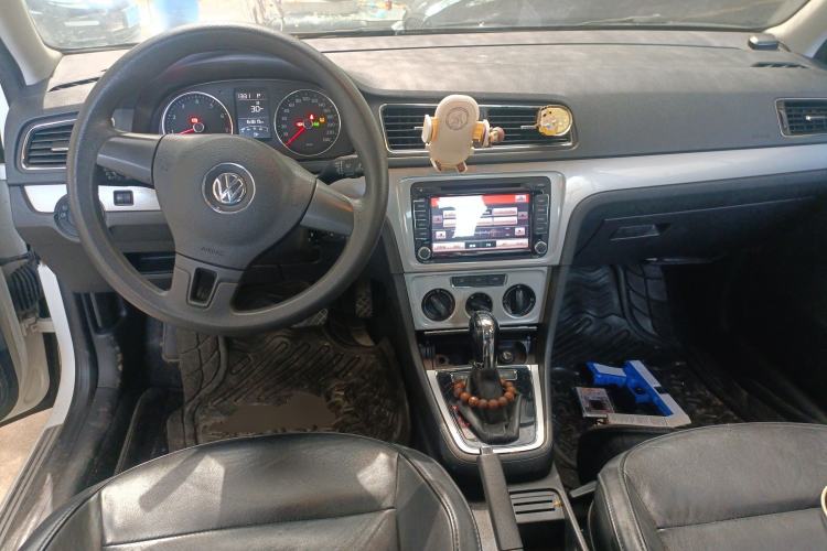Used Volkswagen Gran Lavida 2013 1.4 TSI Automatic Comfort Model Center Console