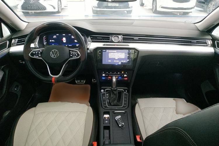 Used Volkswagen Magotan 2023 2 Million Units Commemorative Edition 330TSI DSG Luxury Version Center Console