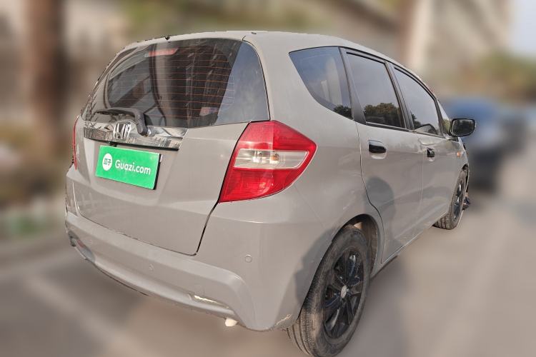 Used Honda Fit 2011 1.5L manual luxury version
