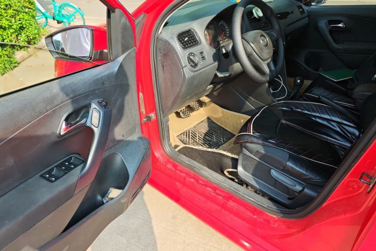 Used Volkswagen Polo 2014 1.4L Manual Fashion Edition
