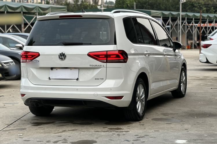 Used Volkswagen Touran 2016 Volkswagen Touran L 280TSI DSG Comfort Edition Exterior 4