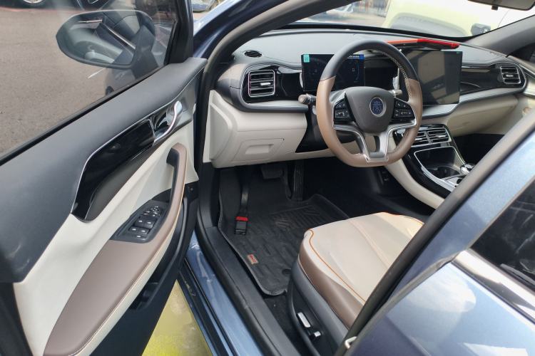 Used BYD Qin PLUS 2024 HONOR Edition DM-i 120KM Excellence Model Driver Seat