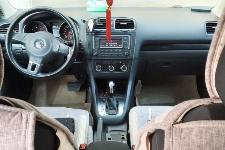 Used Volkswagen Golf 2012 1.6L Automatic Comfort Model Center Console