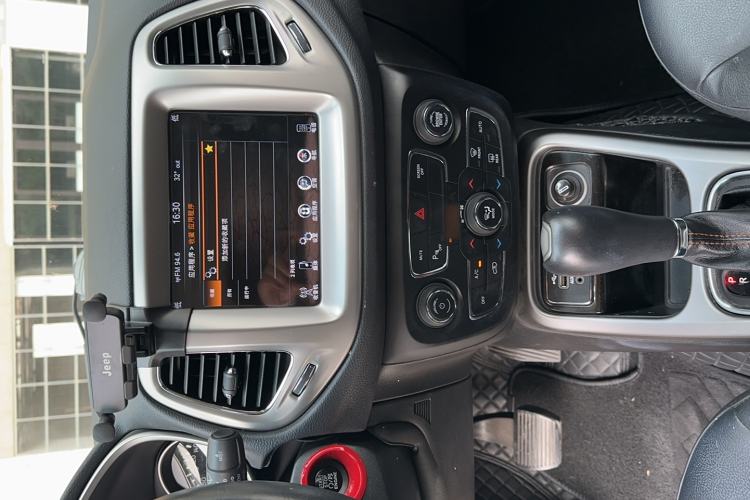 Used Jeep Compass 2017 200T Automatic Family Edition
